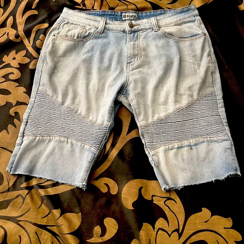 Denim jean shorts! Super Stylish!